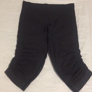 Lululemon cropped leggings.